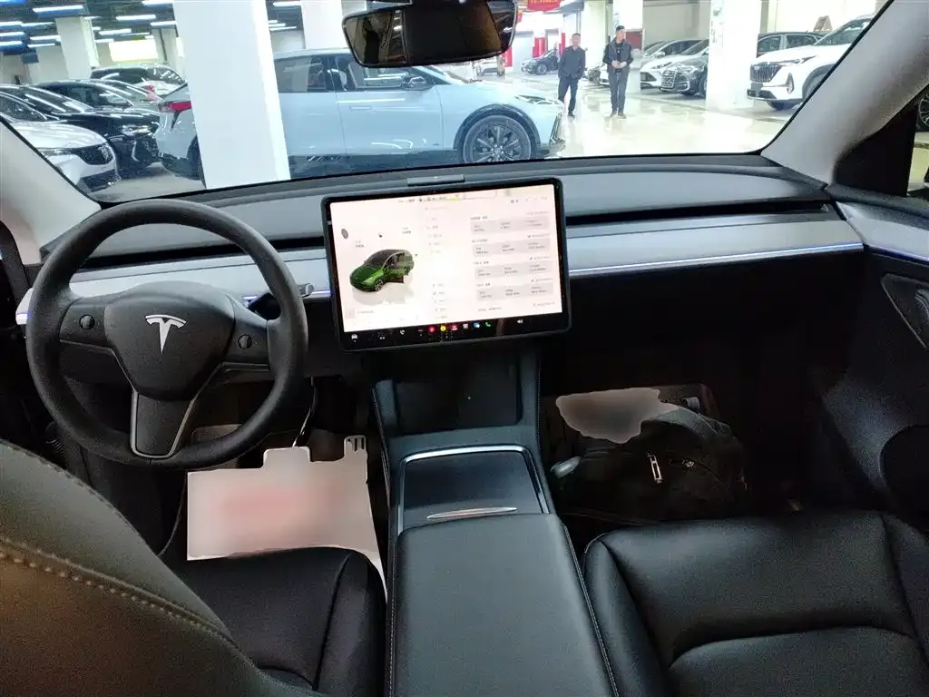 Tesla Model Y — фото 9
