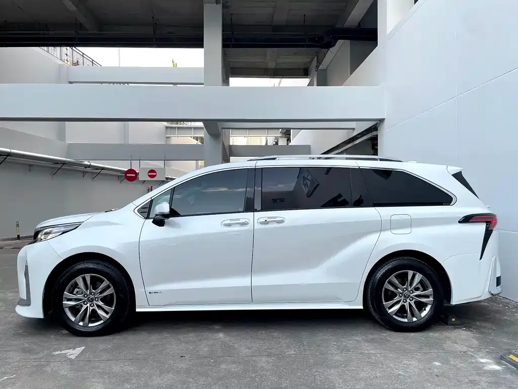 Toyota Sienna 2025 из CN, фото 6