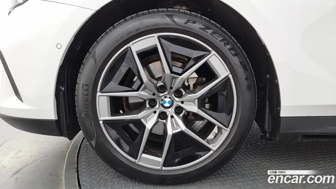 BMW 5-Series 2024 из KR, фото 5