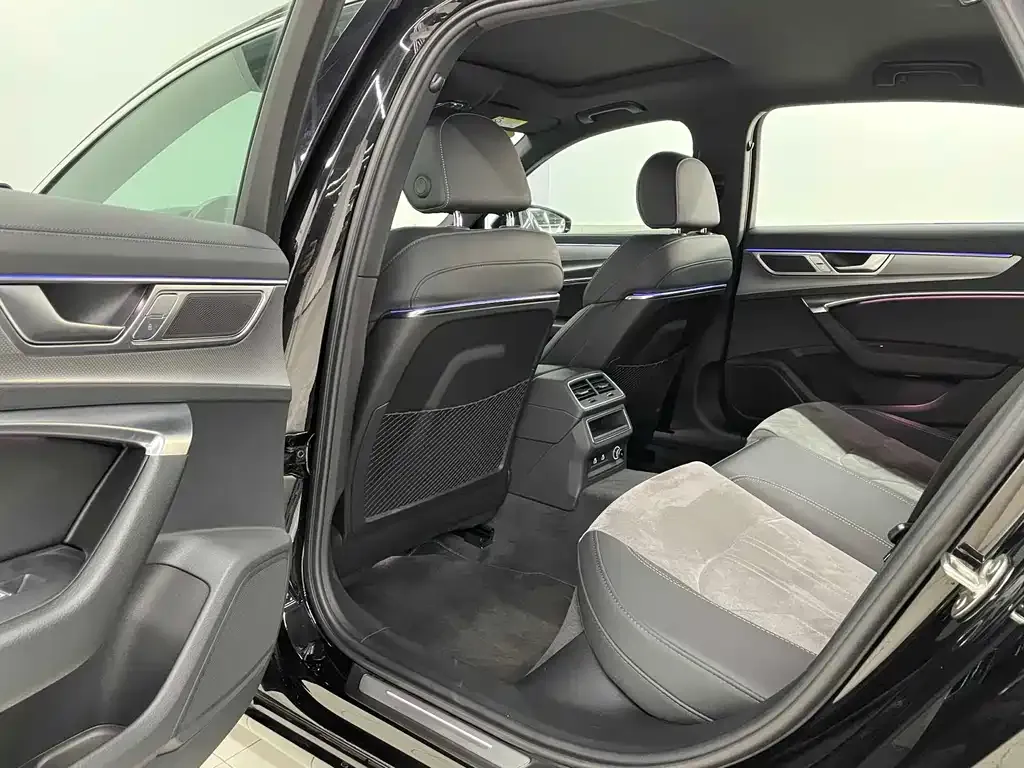 Audi A6L 2023 из CN, фото 10