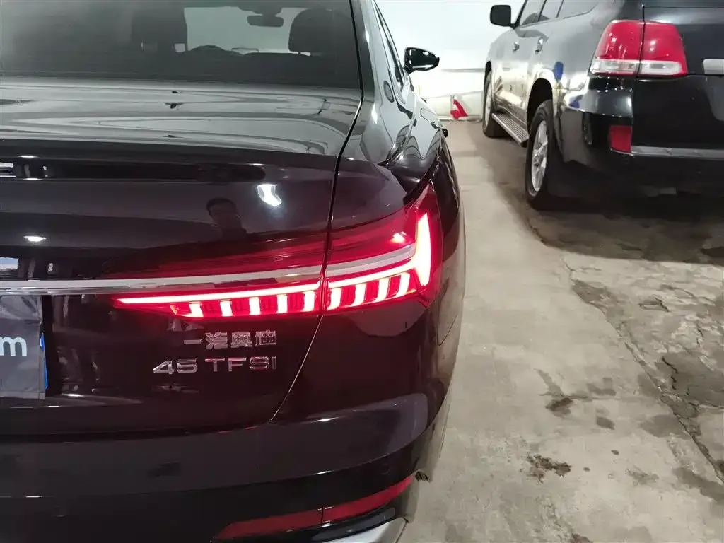 Audi A6L 2023 из CN, фото 8
