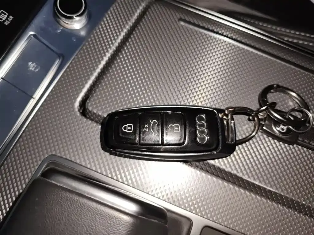Audi A6L 2023 из CN, фото 9