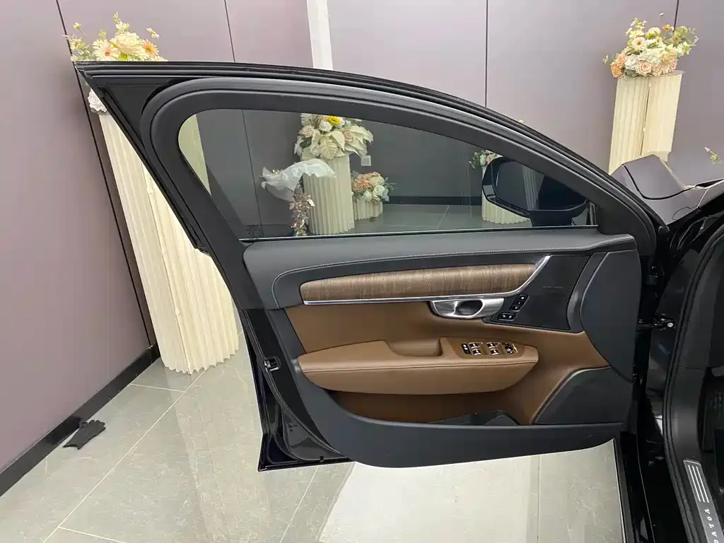 Volvo S90 2023 из CN, фото 4