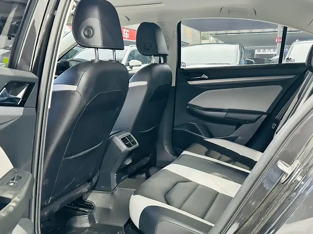 Volkswagen Bora 2023 из CN, фото 7