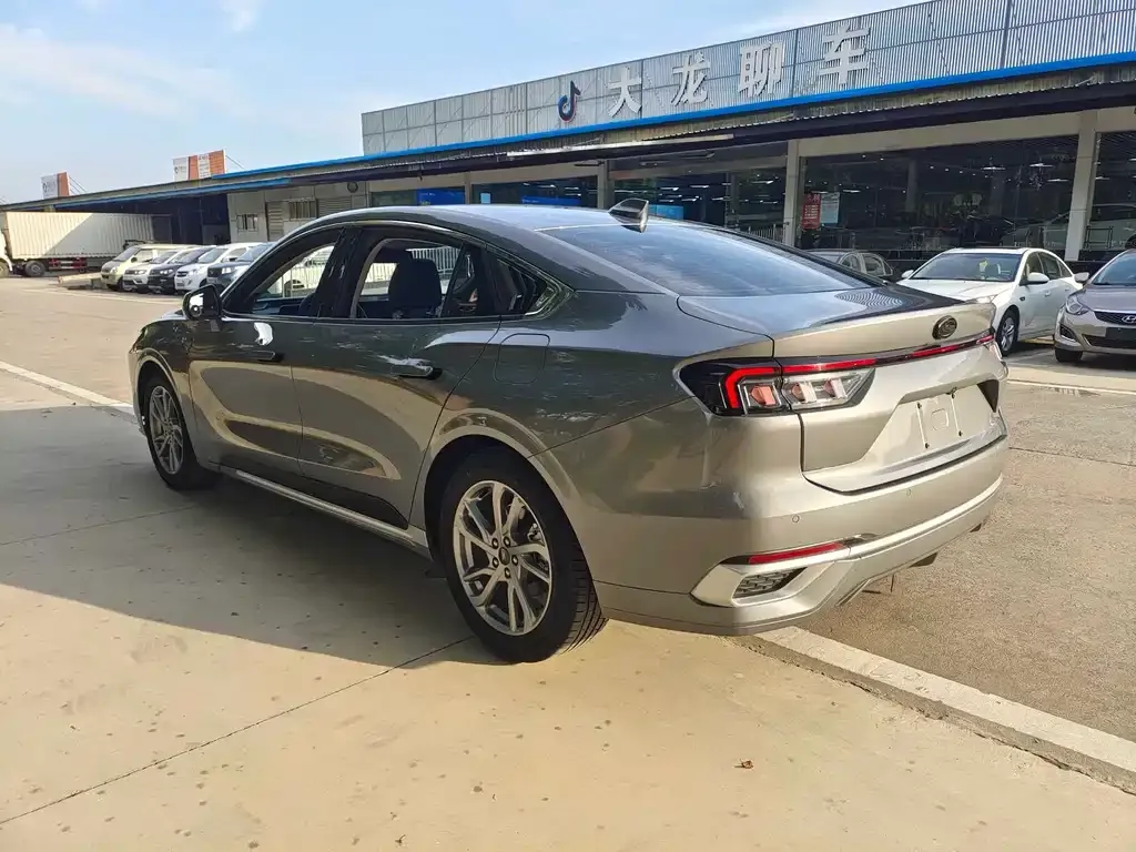 Ford Mondeo — фото 7
