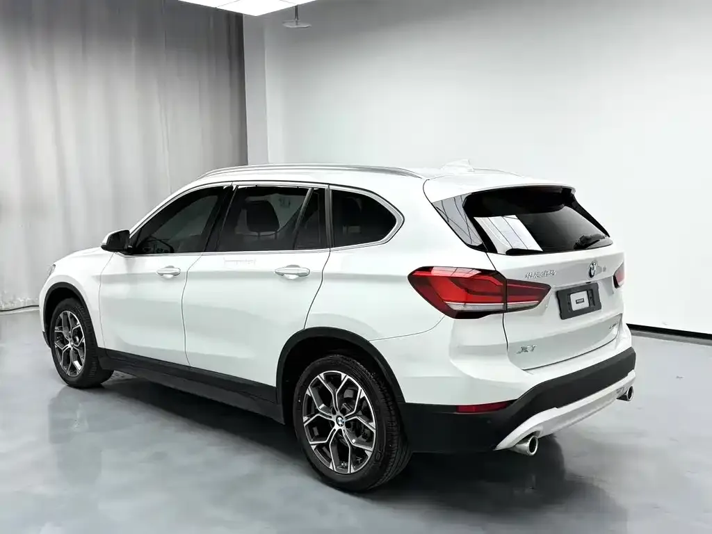BMW X1 — фото 9