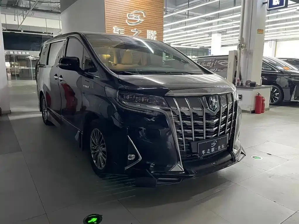 Toyota Alphard 2023 из CN, фото 1