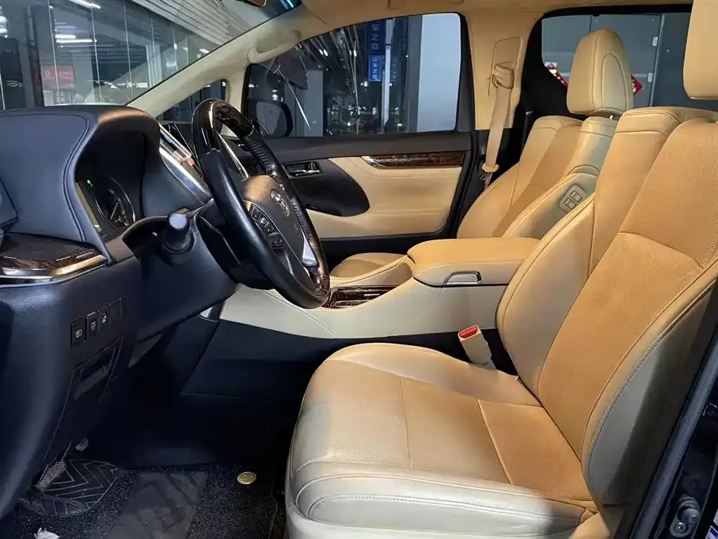 Toyota Alphard 2023 из CN, фото 9