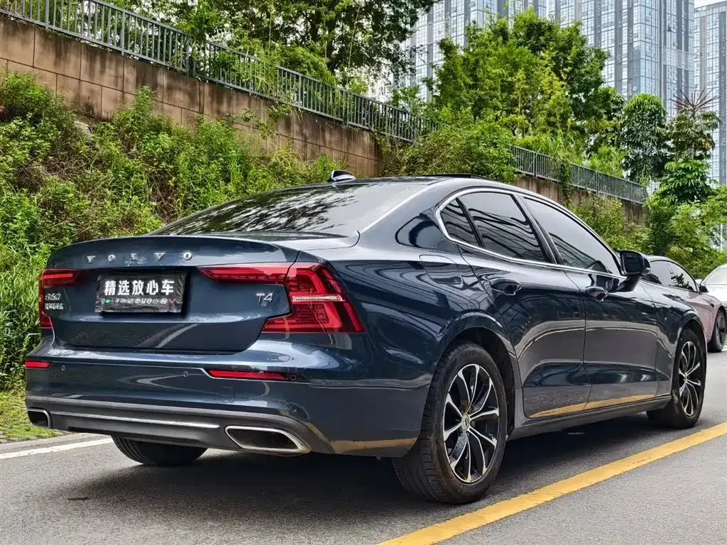 Volvo S60 2021 из CN, фото 4