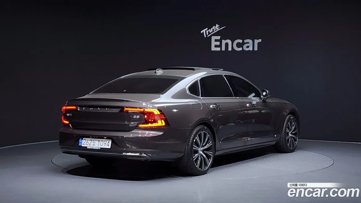Volvo S90 2023 из KR, фото 2
