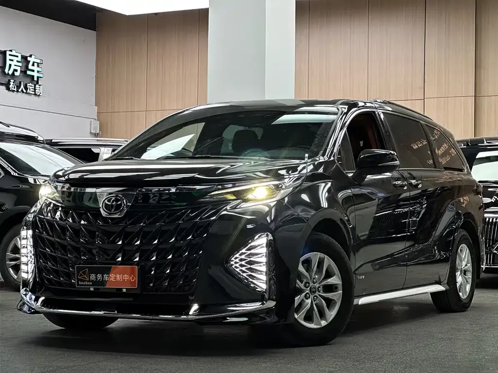 Toyota Granvia 2024 из CN, фото 1