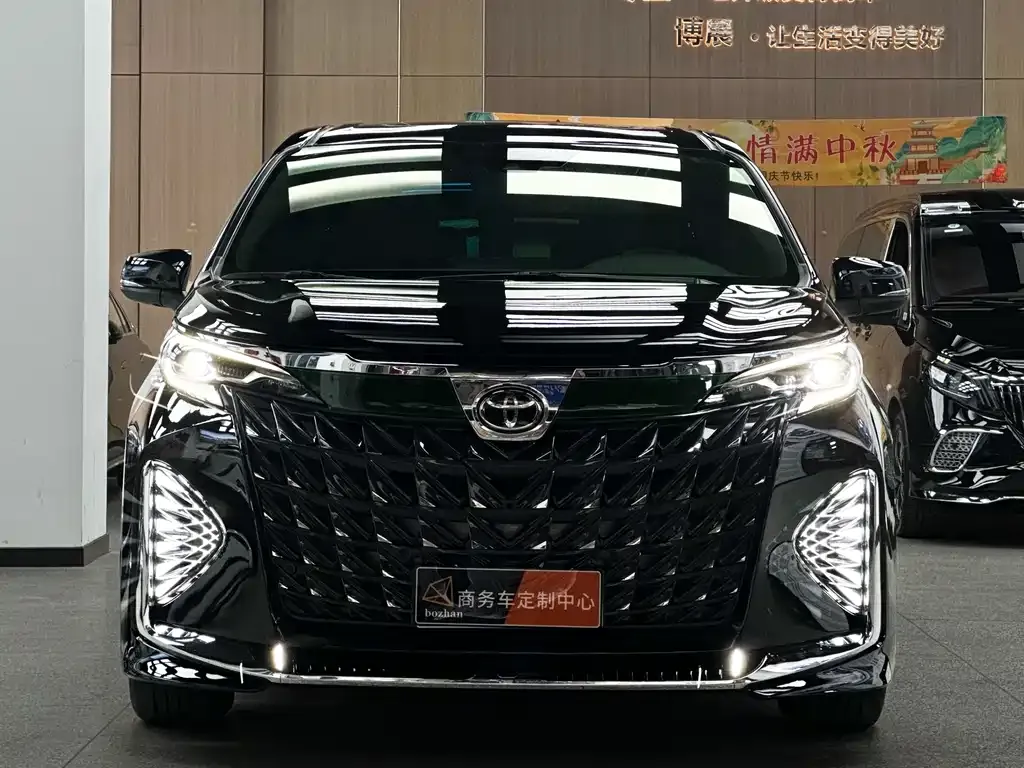 Toyota Granvia 2024 из CN, фото 2