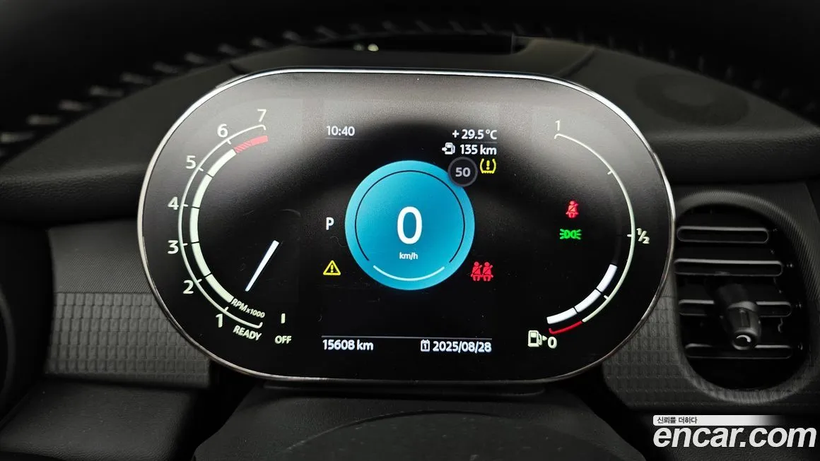 Mini Cooper Convertible 2023 из KR, фото 8