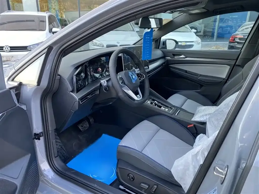 Volkswagen Golf 2025 из CN, фото 10