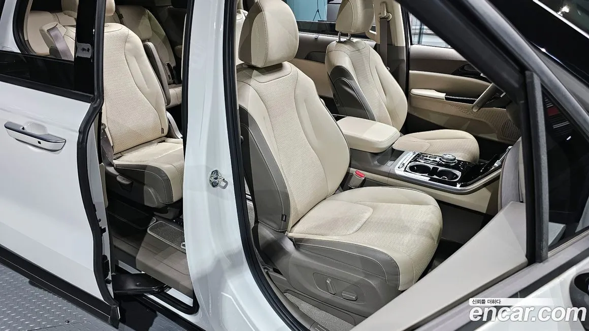 Kia Carnival — фото 10