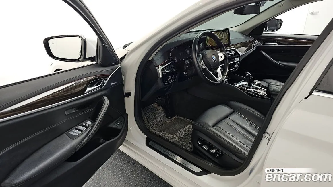 BMW 5-Series 2023 из KR, фото 10