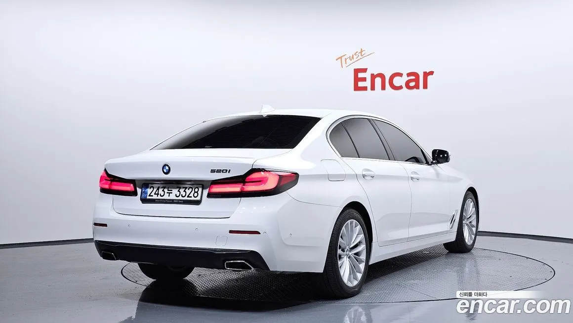 BMW 5-Series 2023 из KR, фото 2