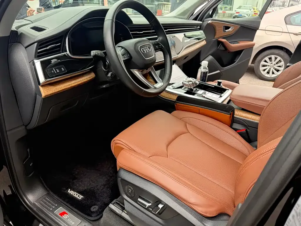 Audi Q7 2022 из CN, фото 4