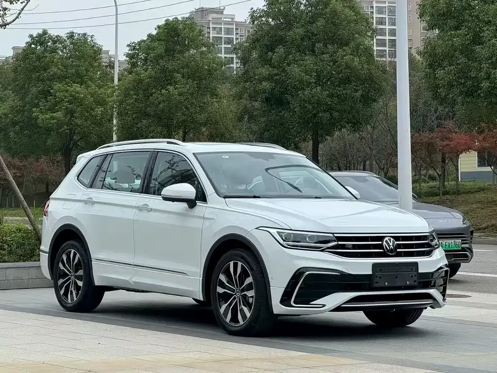 Volkswagen Tiguan L 2024 из CN, фото 3
