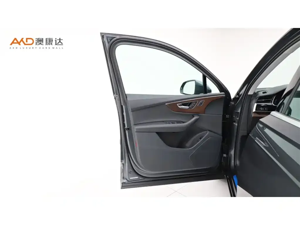 Audi Q7 2021 из CN, фото 10