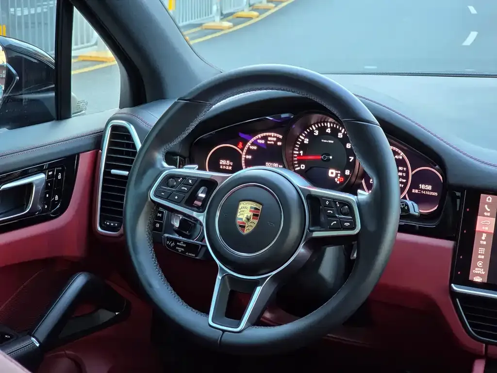 Porsche Cayenne — фото 8