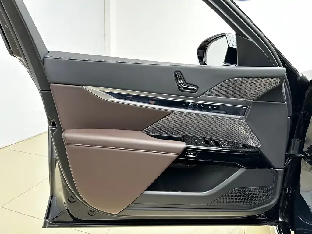 BMW i7 2023 из CN, фото 6