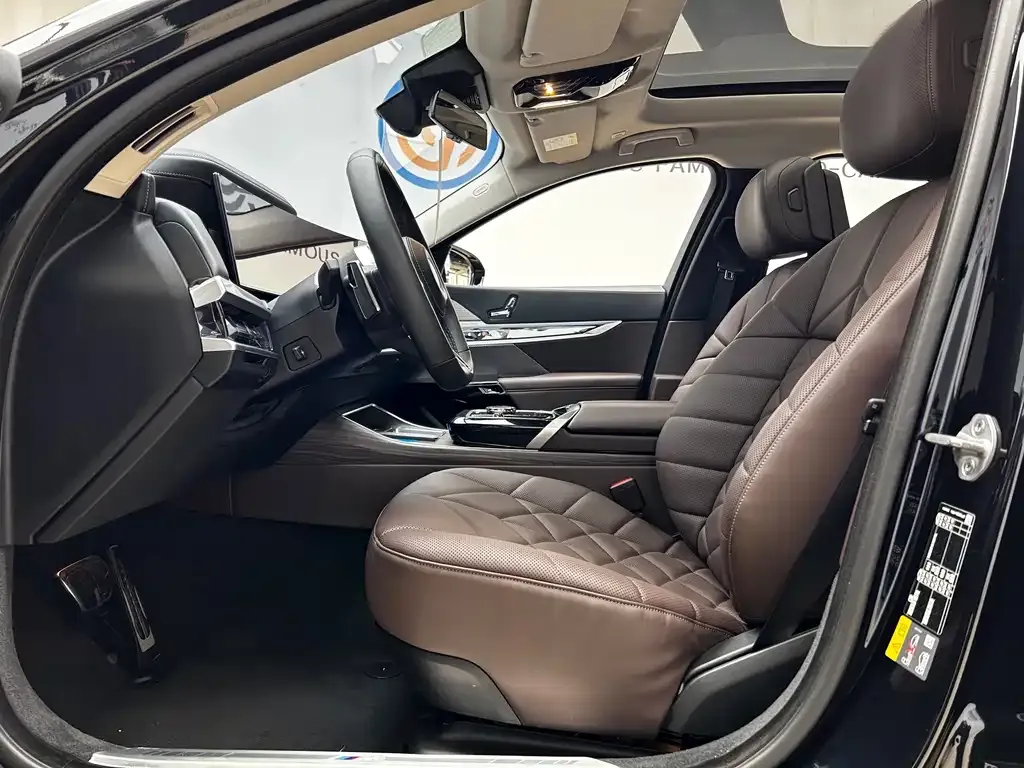 BMW i7 2023 из CN, фото 9