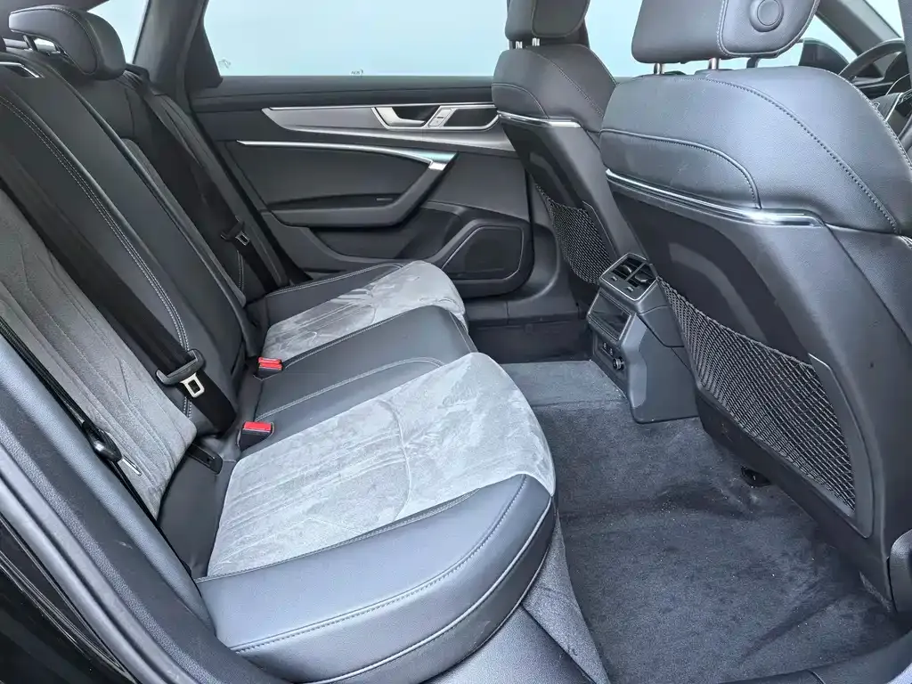 Audi A6L 2024 из CN, фото 6