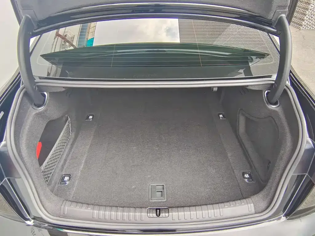 Audi A6L 2024 из CN, фото 8
