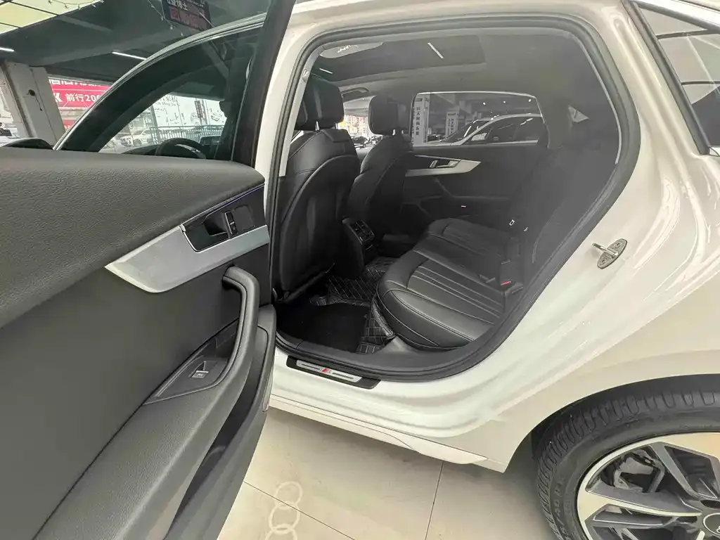 Audi A4L 2024 из CN, фото 7