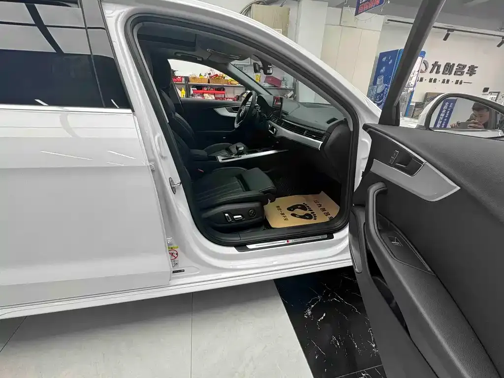 Audi A4L 2024 из CN, фото 9
