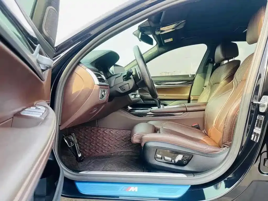 BMW 7 Series 2021 из CN, фото 8