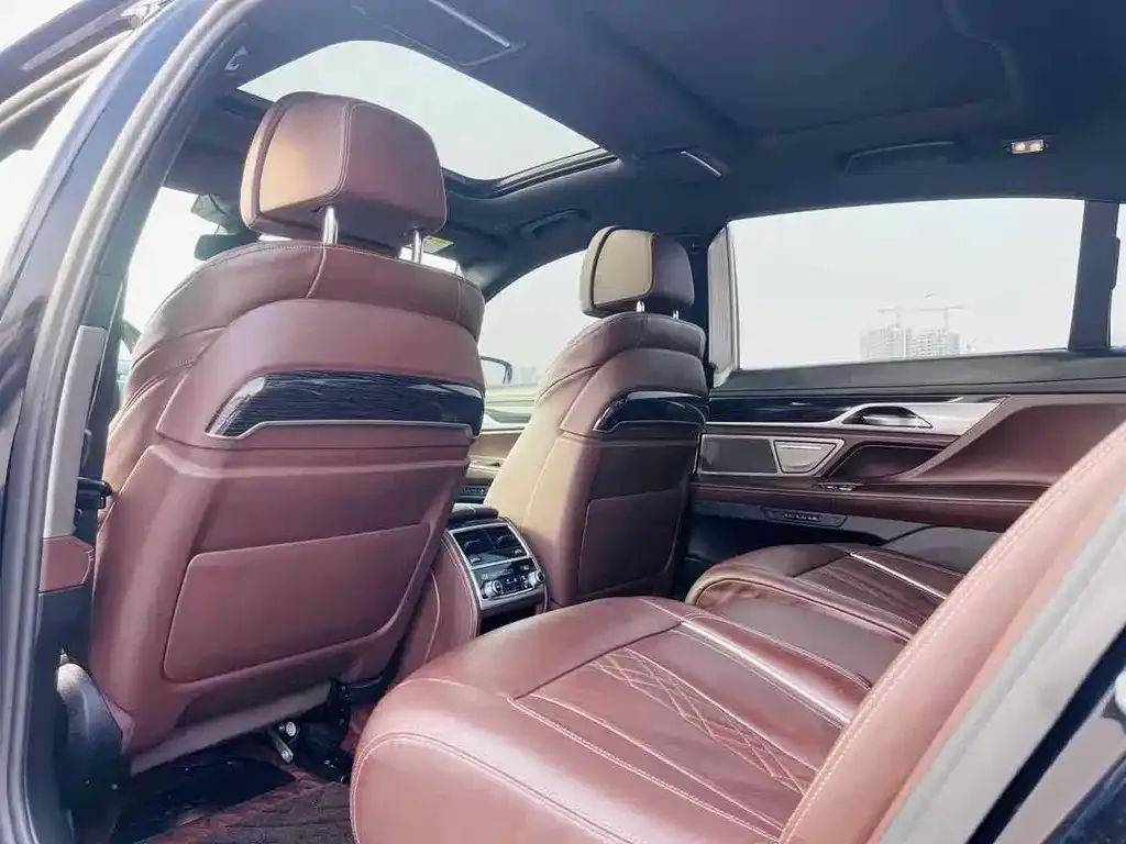 BMW 7 Series 2021 из CN, фото 9