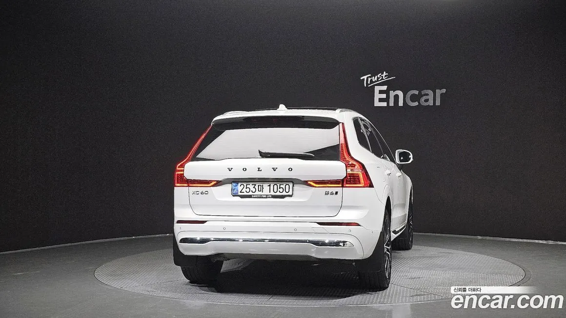 Volvo XC60 2024 из KR, фото 4