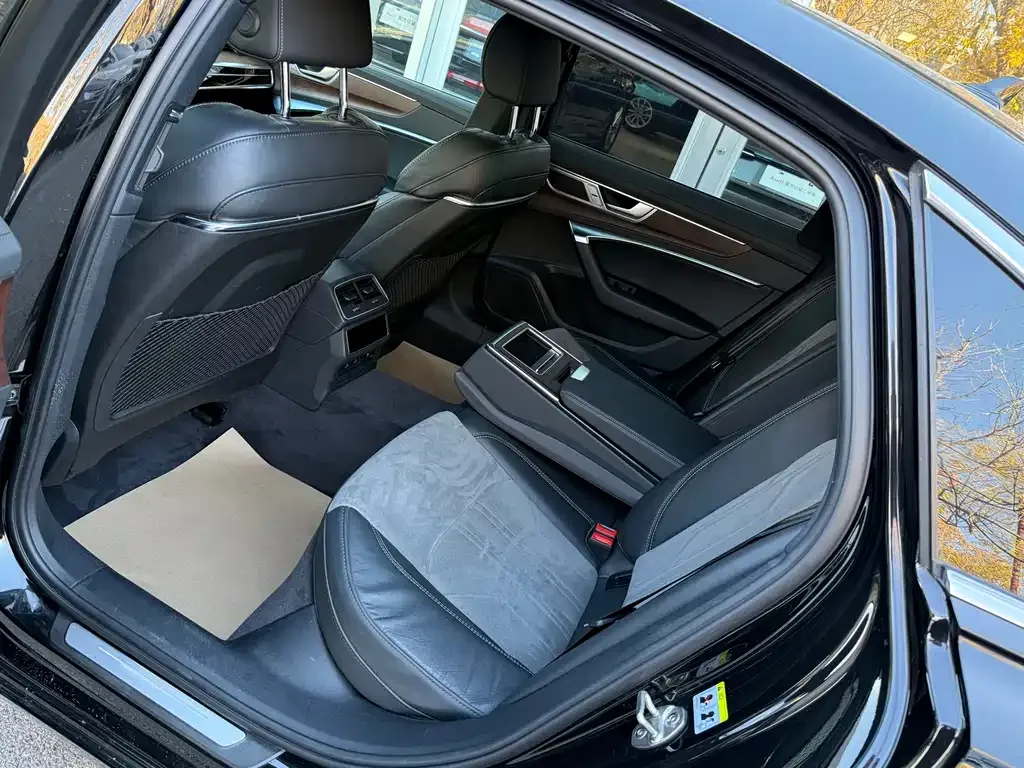 Audi A6L 2023 из CN, фото 7