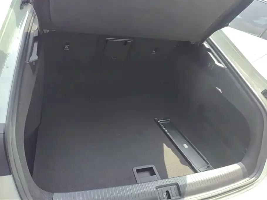 Volkswagen CC 2024 из CN, фото 4