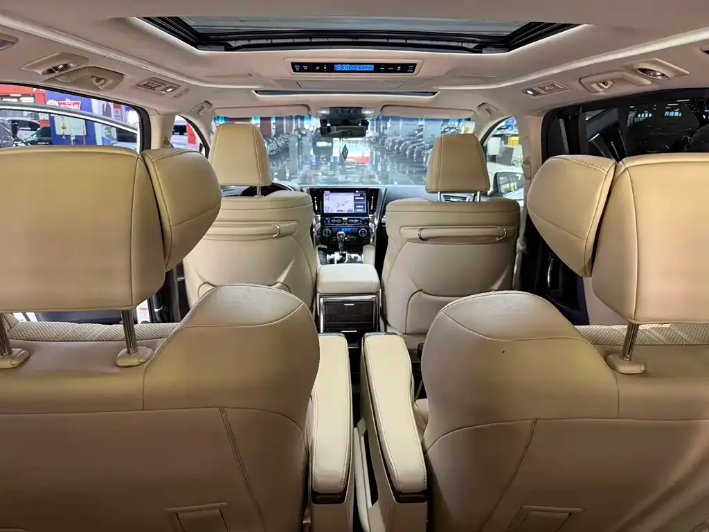 Toyota Alphard 2023 из CN, фото 10