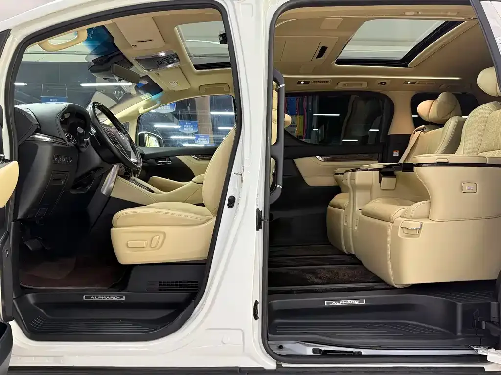 Toyota Alphard 2023 из CN, фото 9
