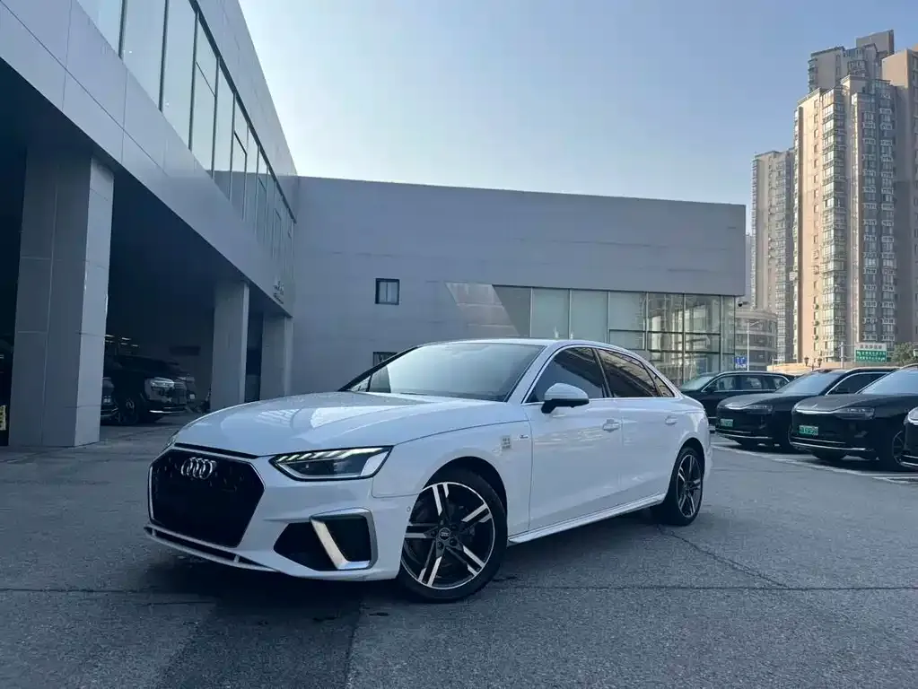 Audi A4L 2022 из CN, фото 1