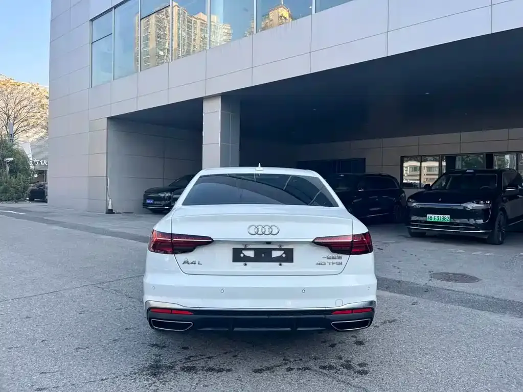 Audi A4L 2022 из CN, фото 4