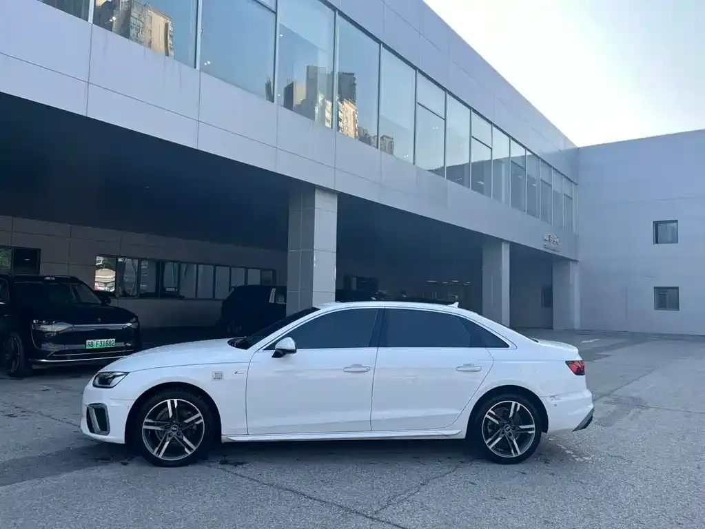 Audi A4L 2022 из CN, фото 5
