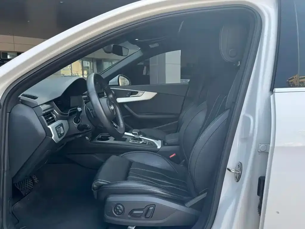 Audi A4L 2022 из CN, фото 7