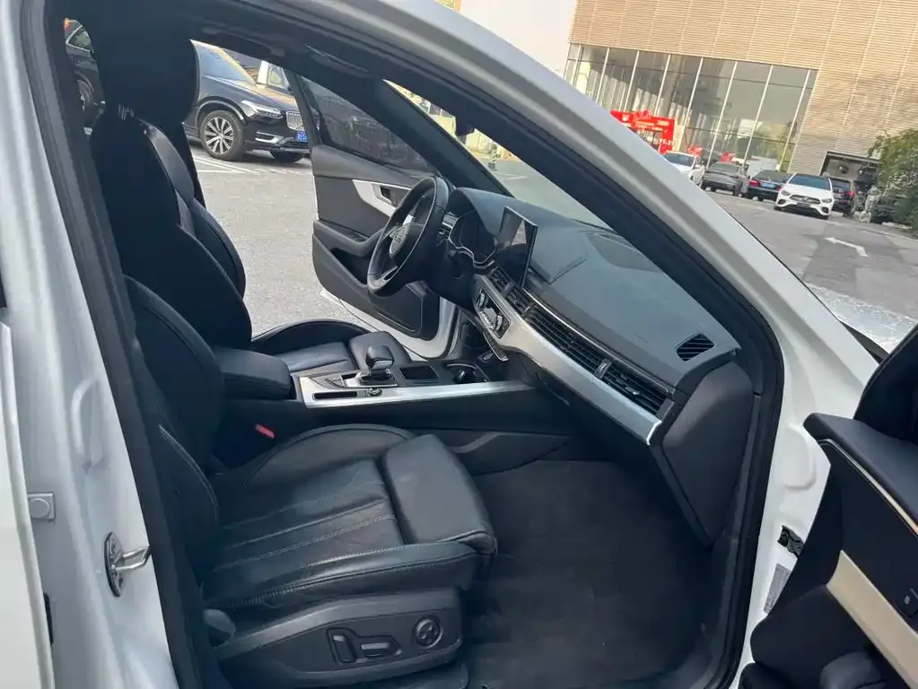 Audi A4L 2022 из CN, фото 8
