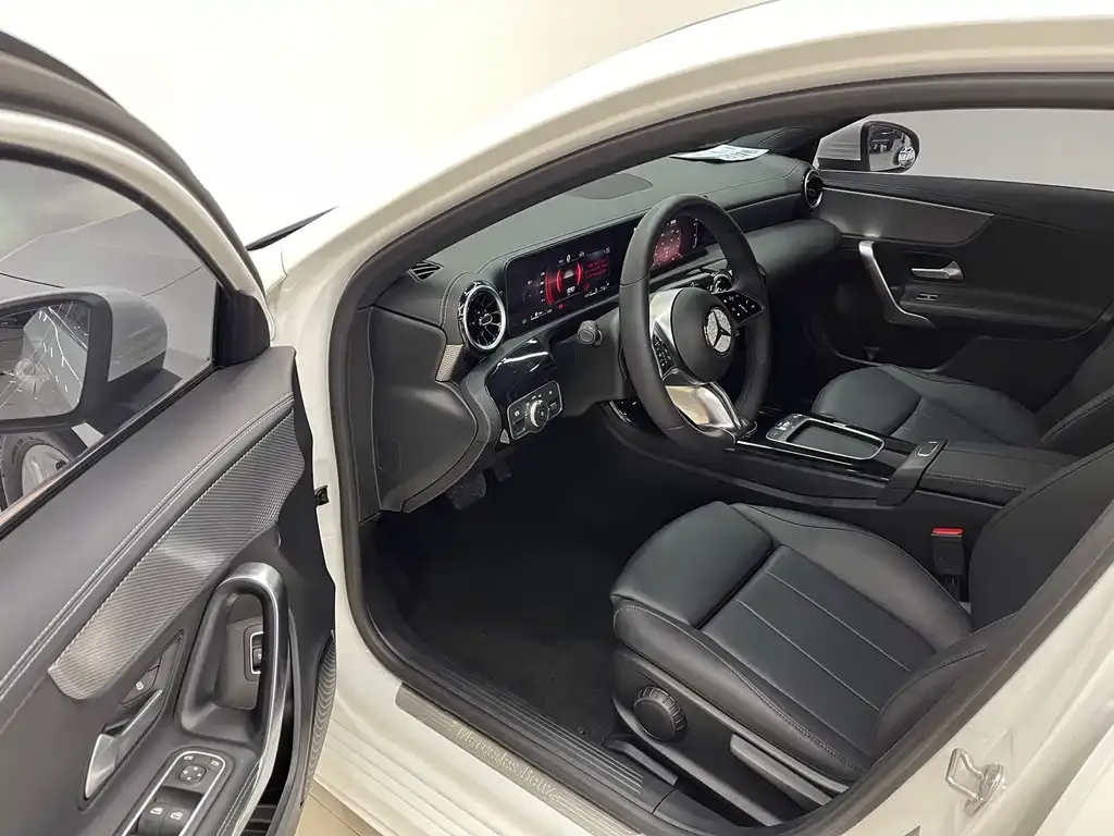 Mercedes-Benz A-Class 2023 из CN, фото 4