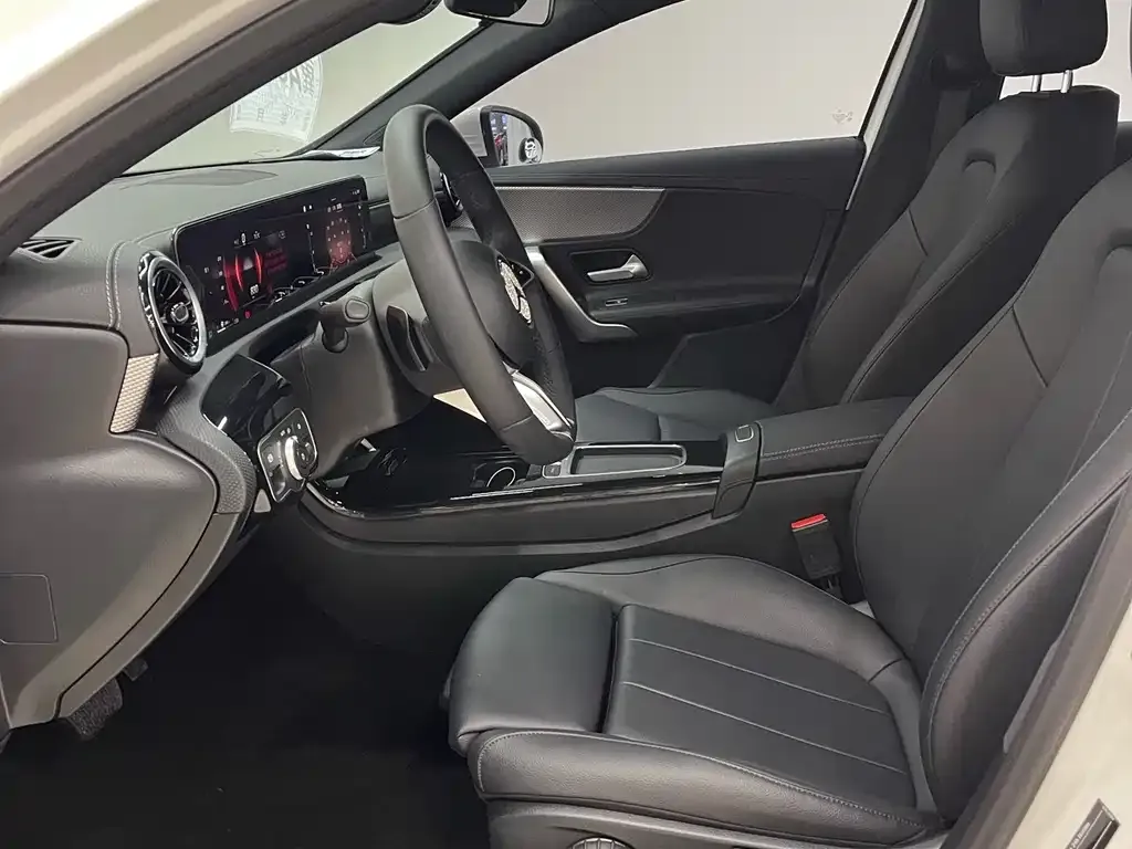 Mercedes-Benz A-Class 2023 из CN, фото 5