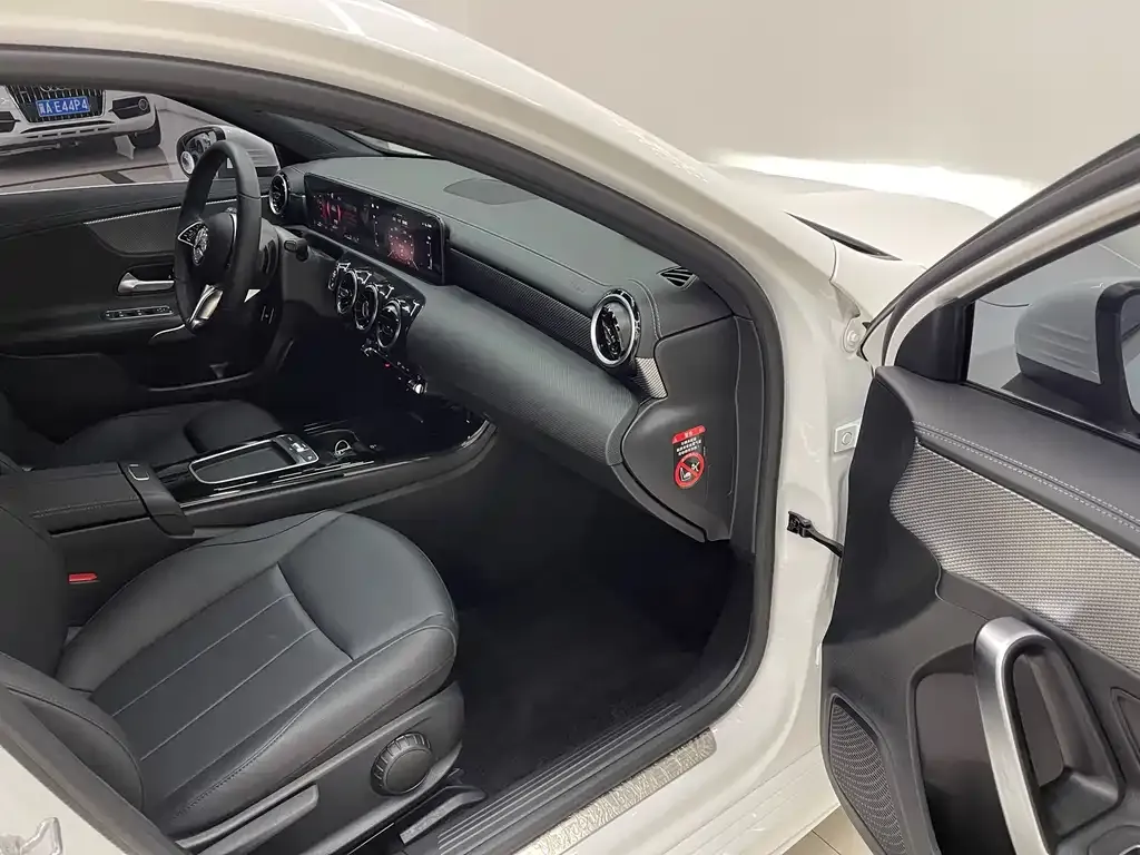 Mercedes-Benz A-Class 2023 из CN, фото 8