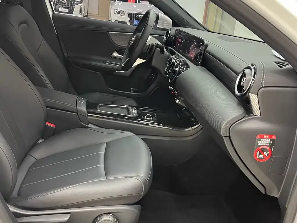 Mercedes-Benz A-Class 2023 из CN, фото 9