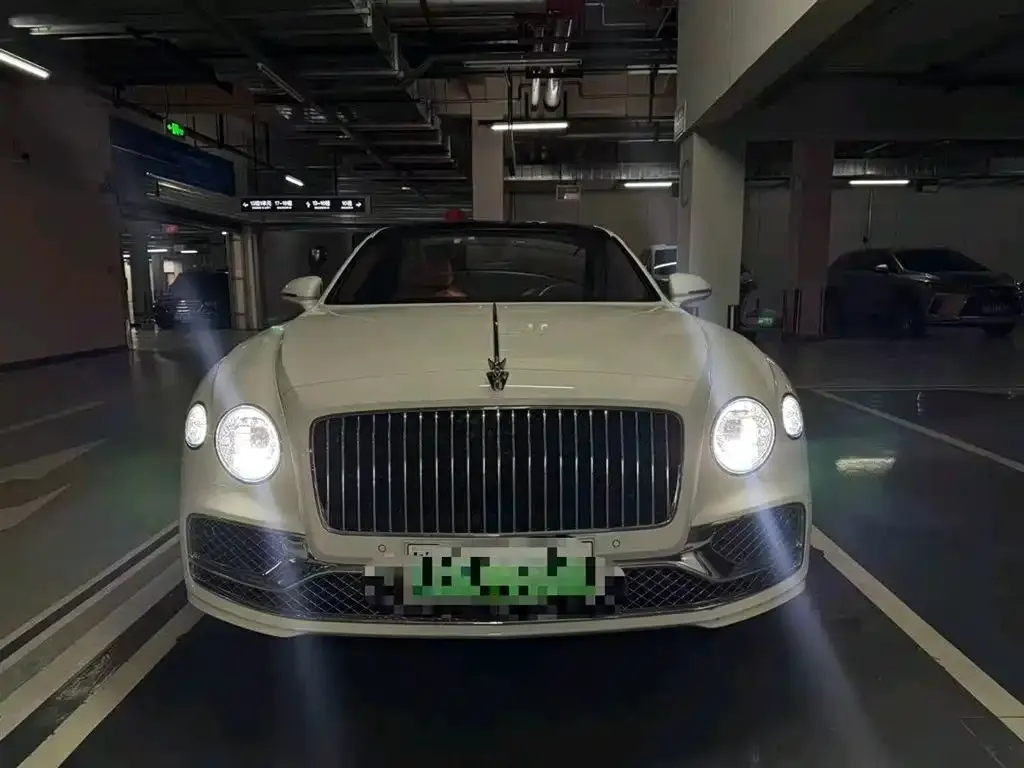 Bentley Flying Spur PHEV 2022 из CN, фото 2