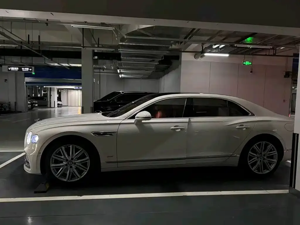 Bentley Flying Spur PHEV 2022 из CN, фото 3