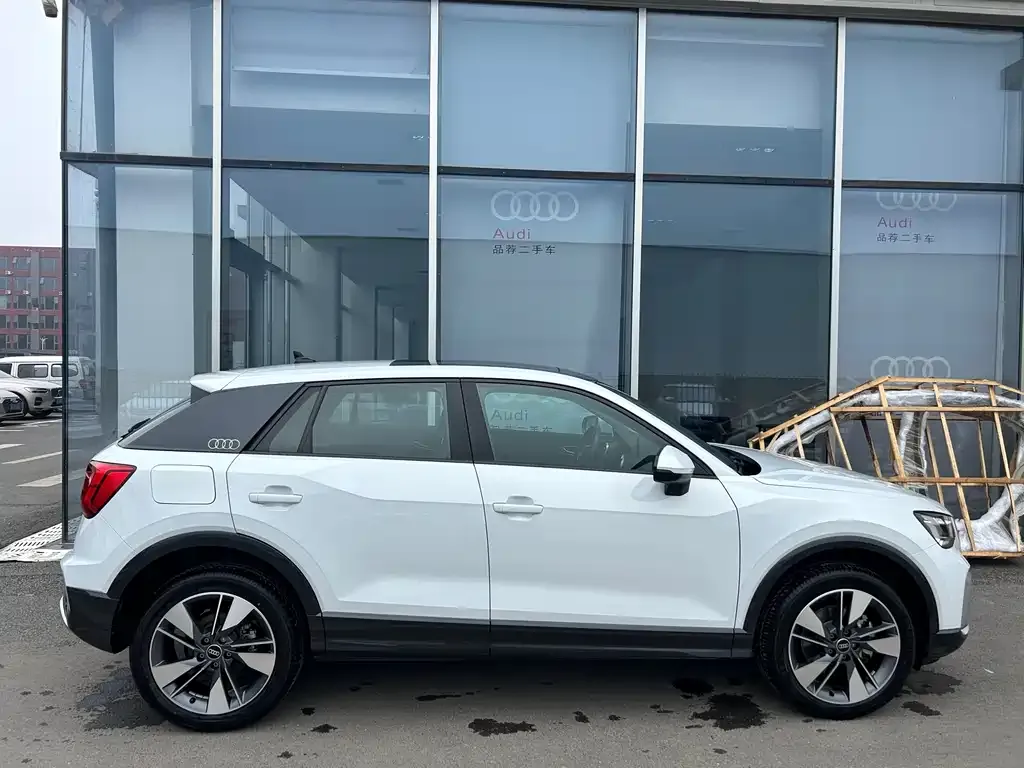 Audi Q2L 2024 из CN, фото 4